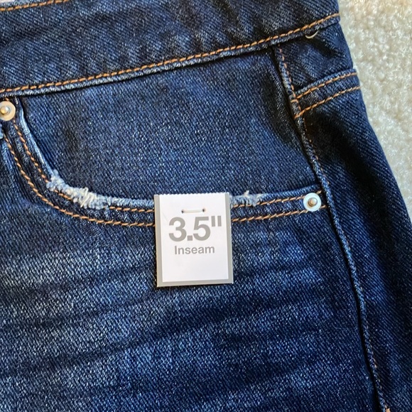 Time and Tru high-rise jean shorts - Picture 2 of 5